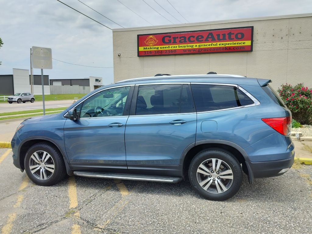 2017 Honda Pilot Image 2