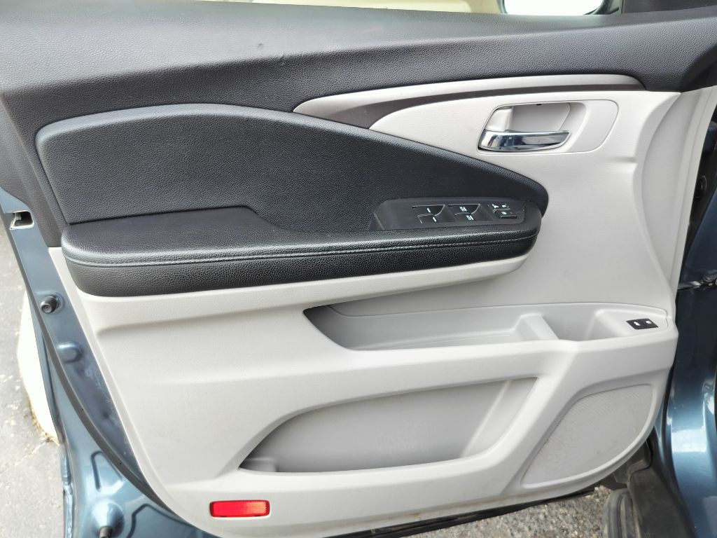 2017 Honda Pilot Image 16