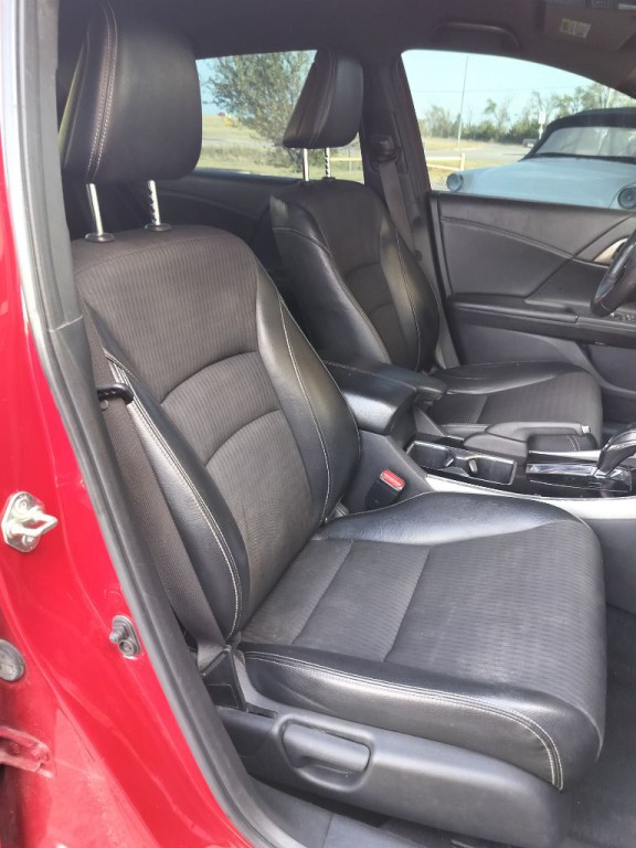 2017 Honda Accord Image 32
