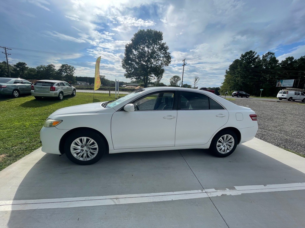2011 Toyota Camry Image 3