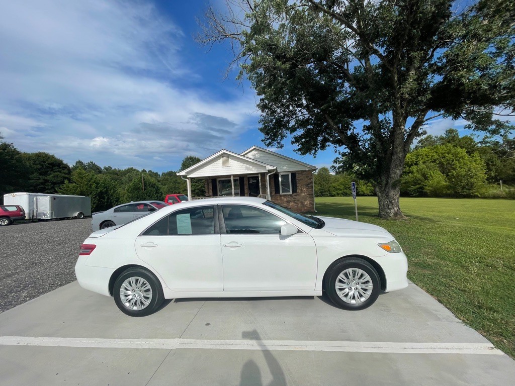 2011 Toyota Camry Image 4