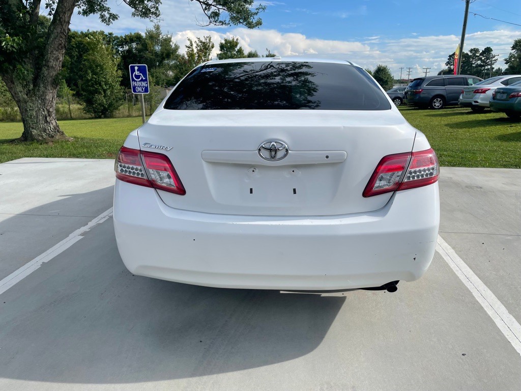 2011 Toyota Camry Image 8