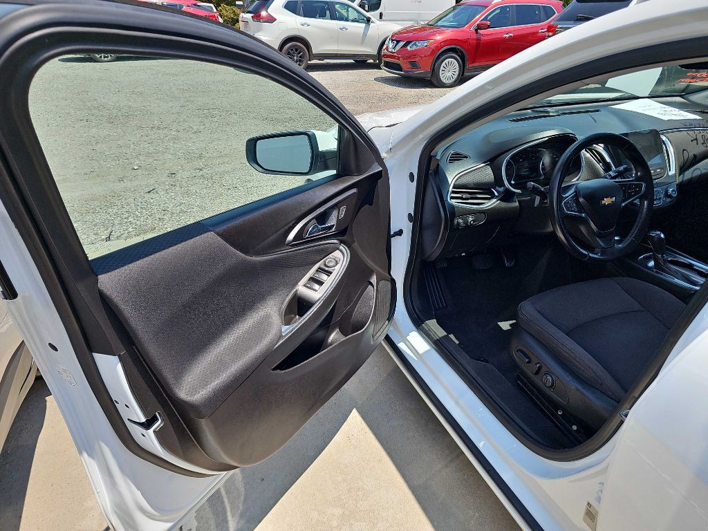2018 Chevrolet Malibu Image 6