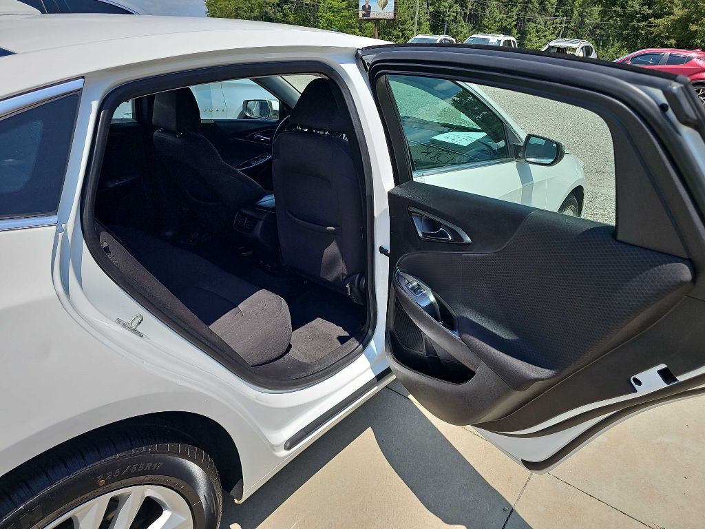 2018 Chevrolet Malibu Image 8