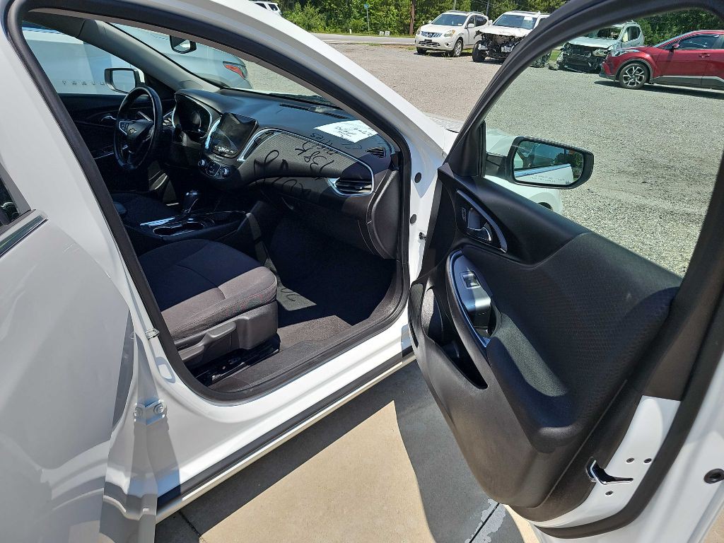 2018 Chevrolet Malibu Image 9