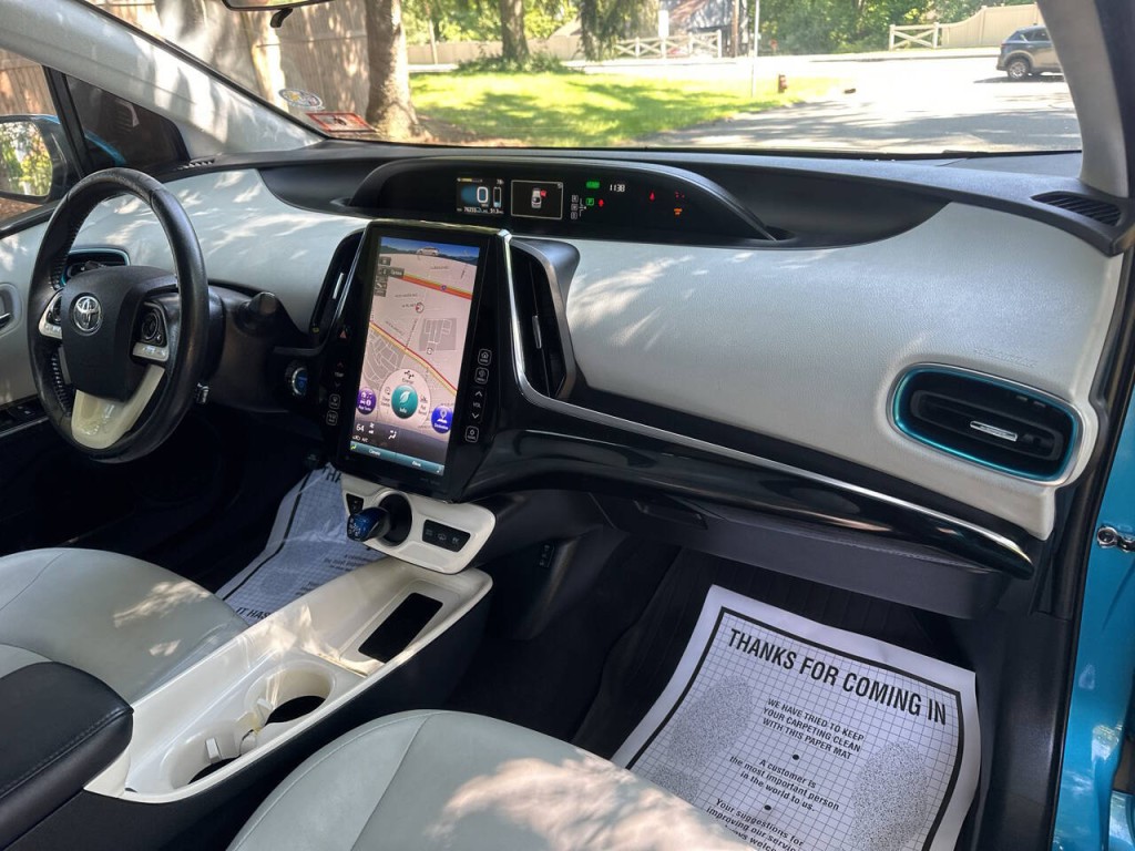 2017 Toyota Prius Image 19
