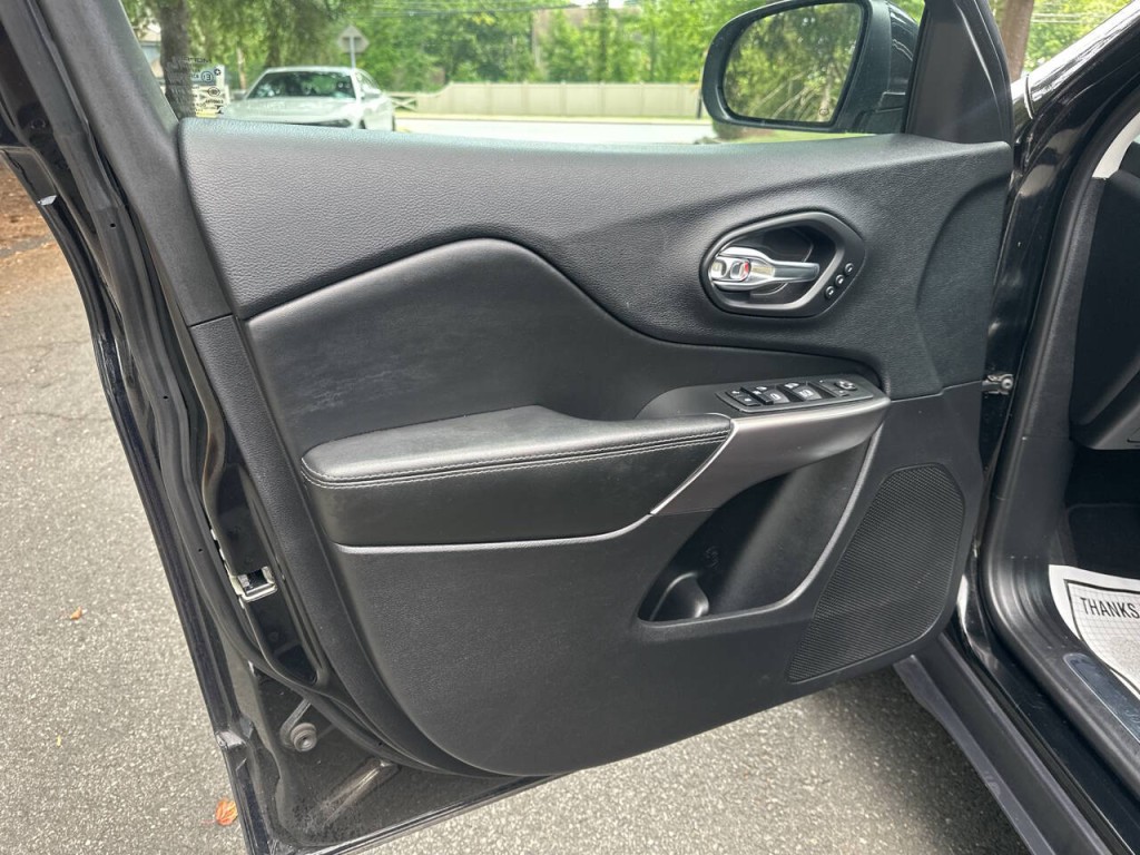 2019 Jeep Cherokee Image 16