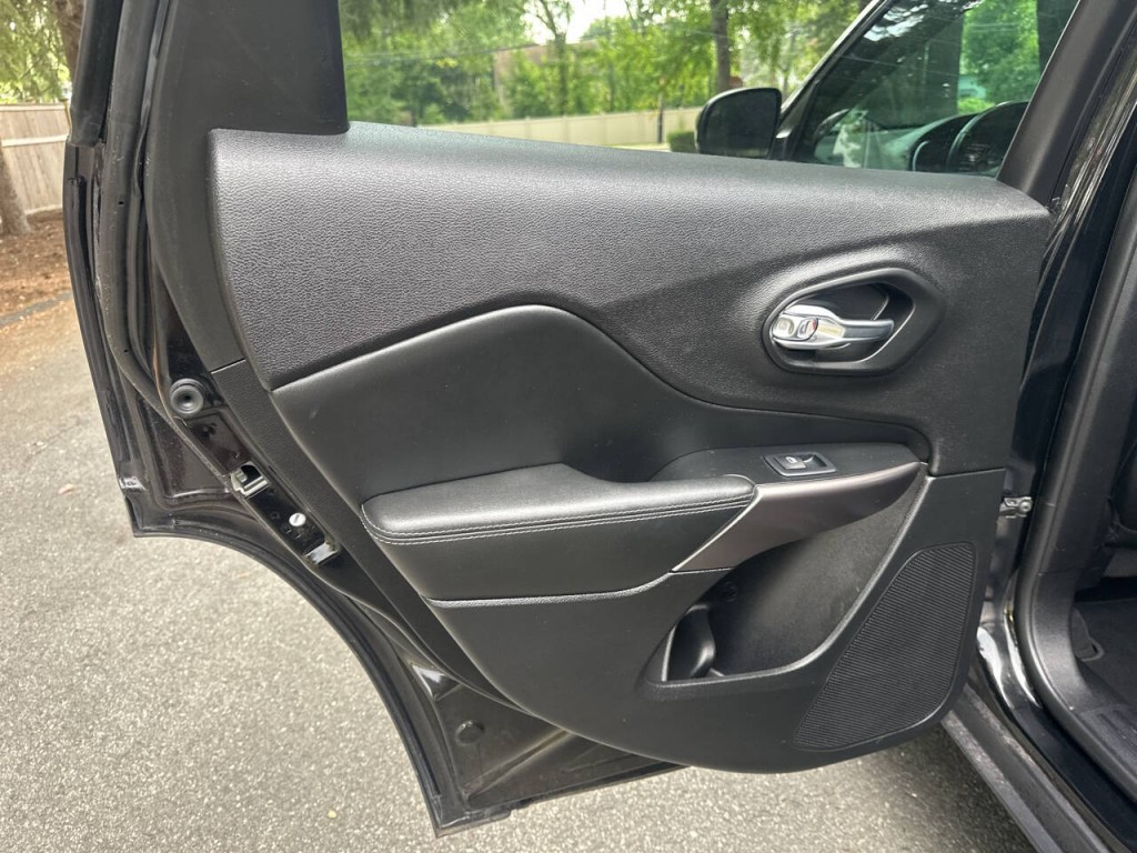 2019 Jeep Cherokee Image 18