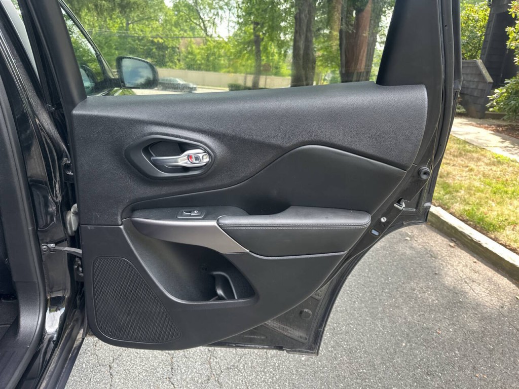 2019 Jeep Cherokee Image 23