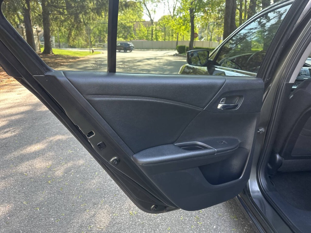 2014 Honda Accord Image 17