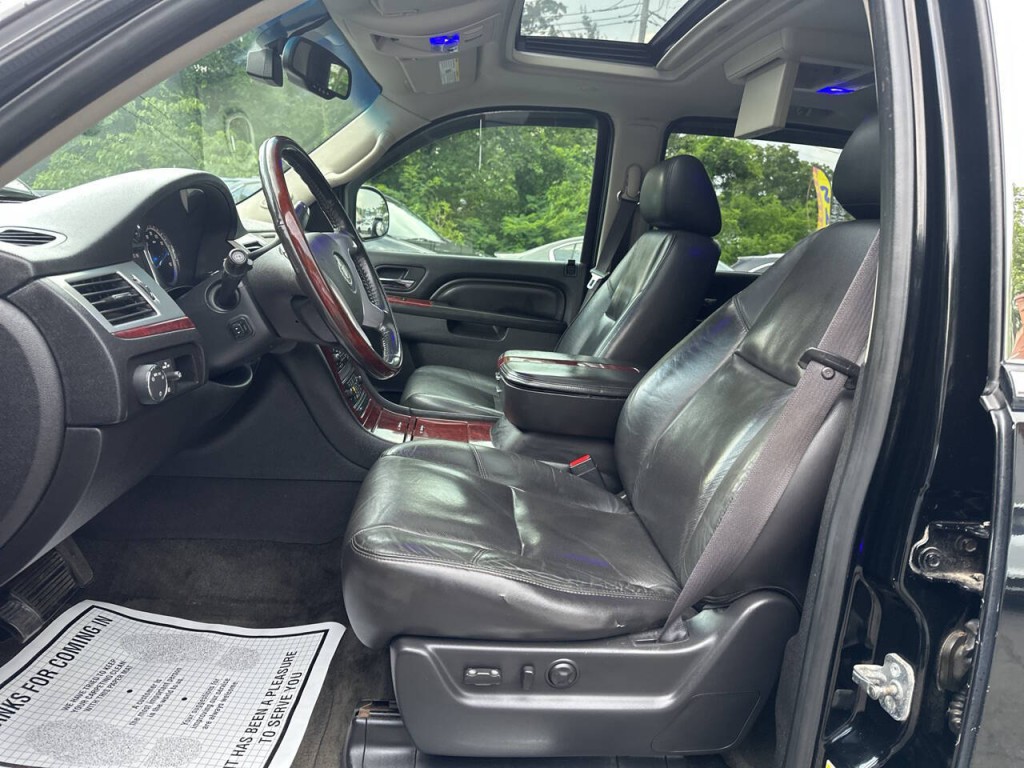 2011 Cadillac Escalade Image 10