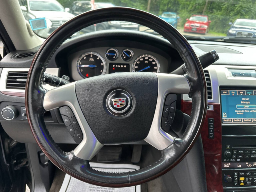 2011 Cadillac Escalade Image 11