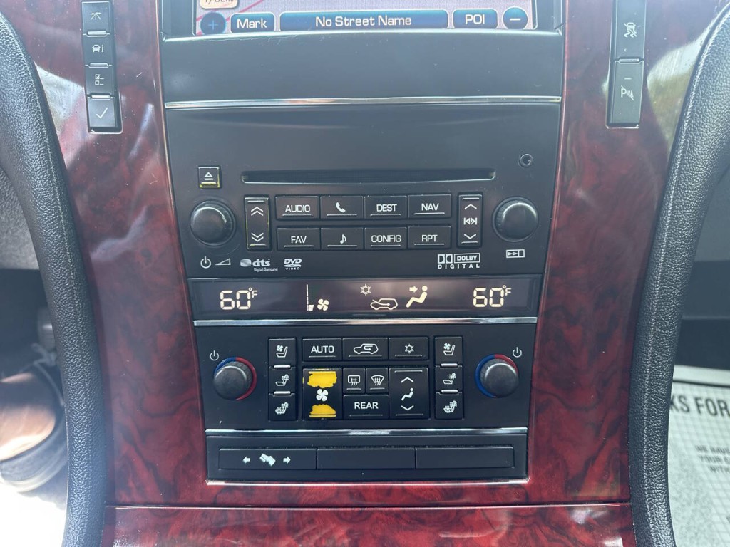 2011 Cadillac Escalade Image 16