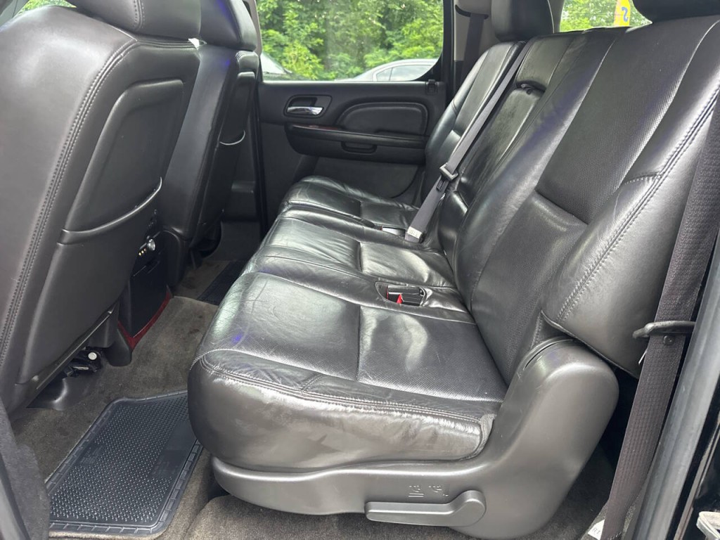 2011 Cadillac Escalade Image 20