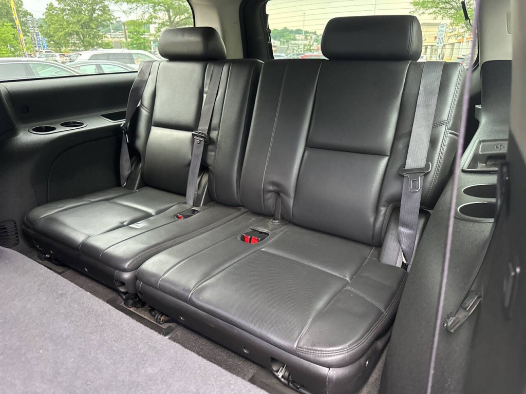 2011 Cadillac Escalade Image 23