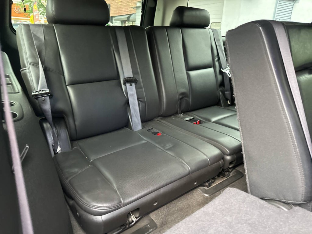 2011 Cadillac Escalade Image 29
