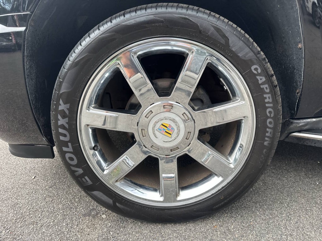 2011 Cadillac Escalade Image 33