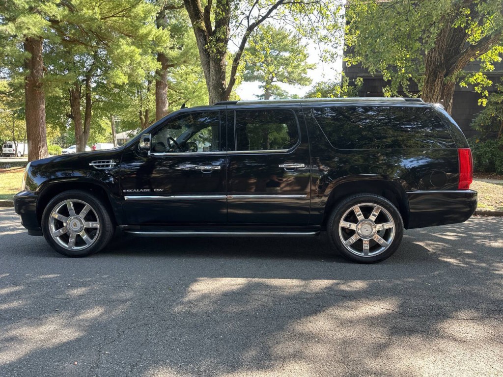 2011 Cadillac Escalade Image 7