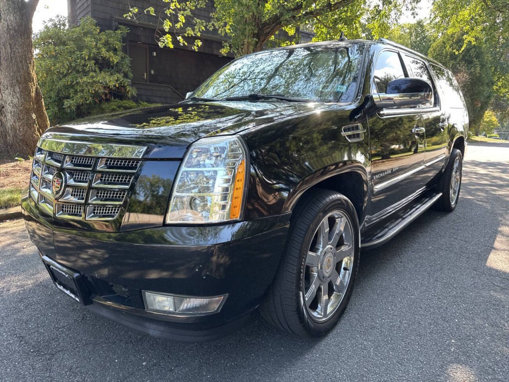 2011 Cadillac Escalade Image 8