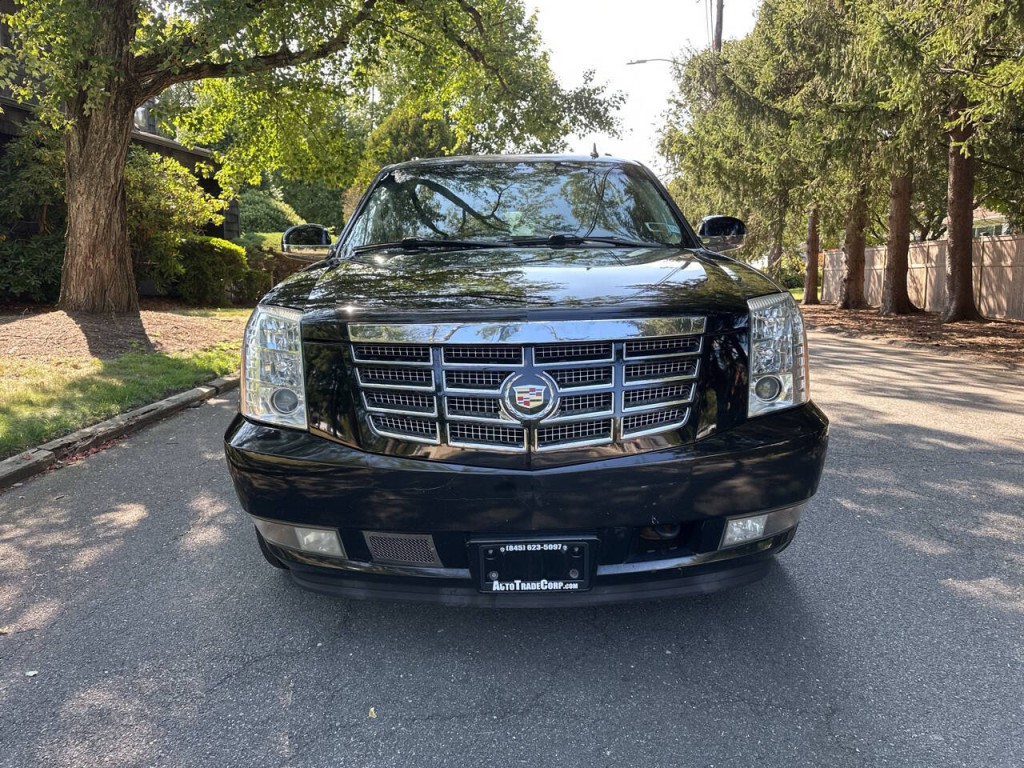 2011 Cadillac Escalade Image 9