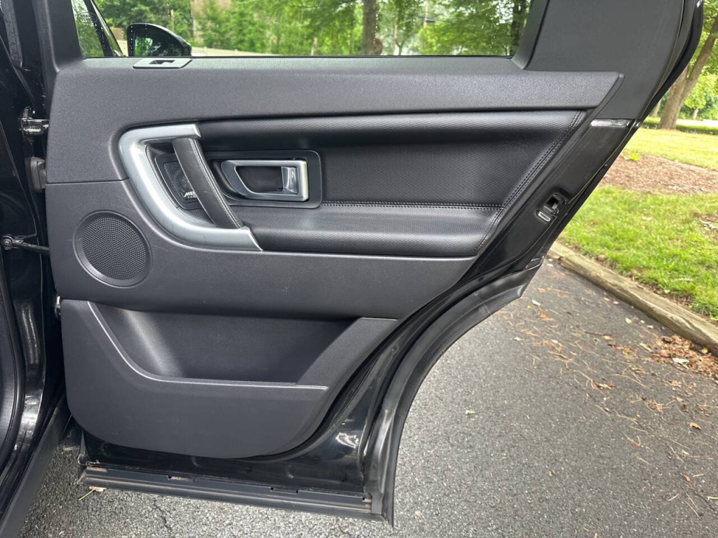2018 Land Rover Discovery Sport Image 24