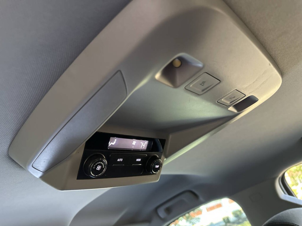 2015 Chevrolet Tahoe Image 17