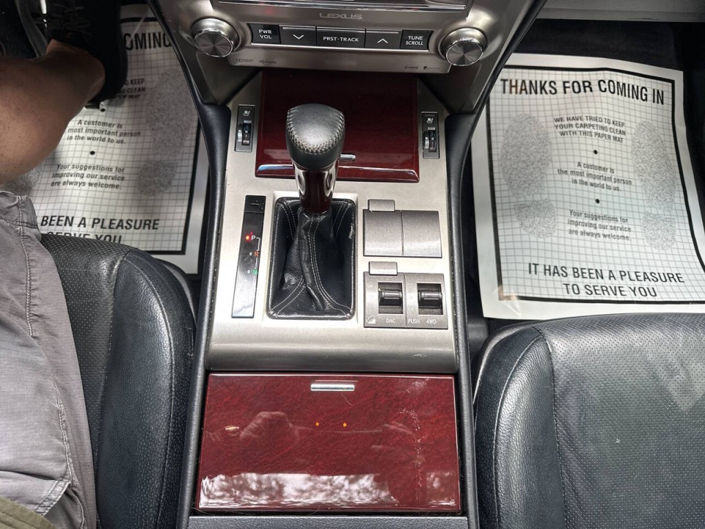 2015 Lexus GX 460 Image 16