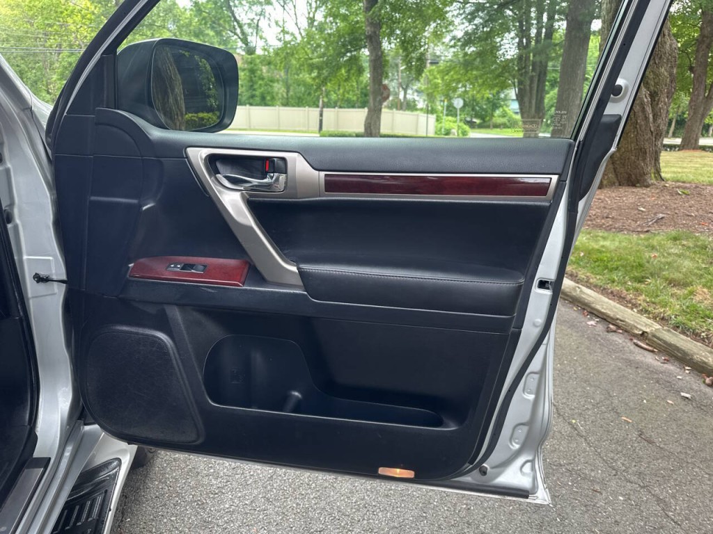 2015 Lexus GX 460 Image 25