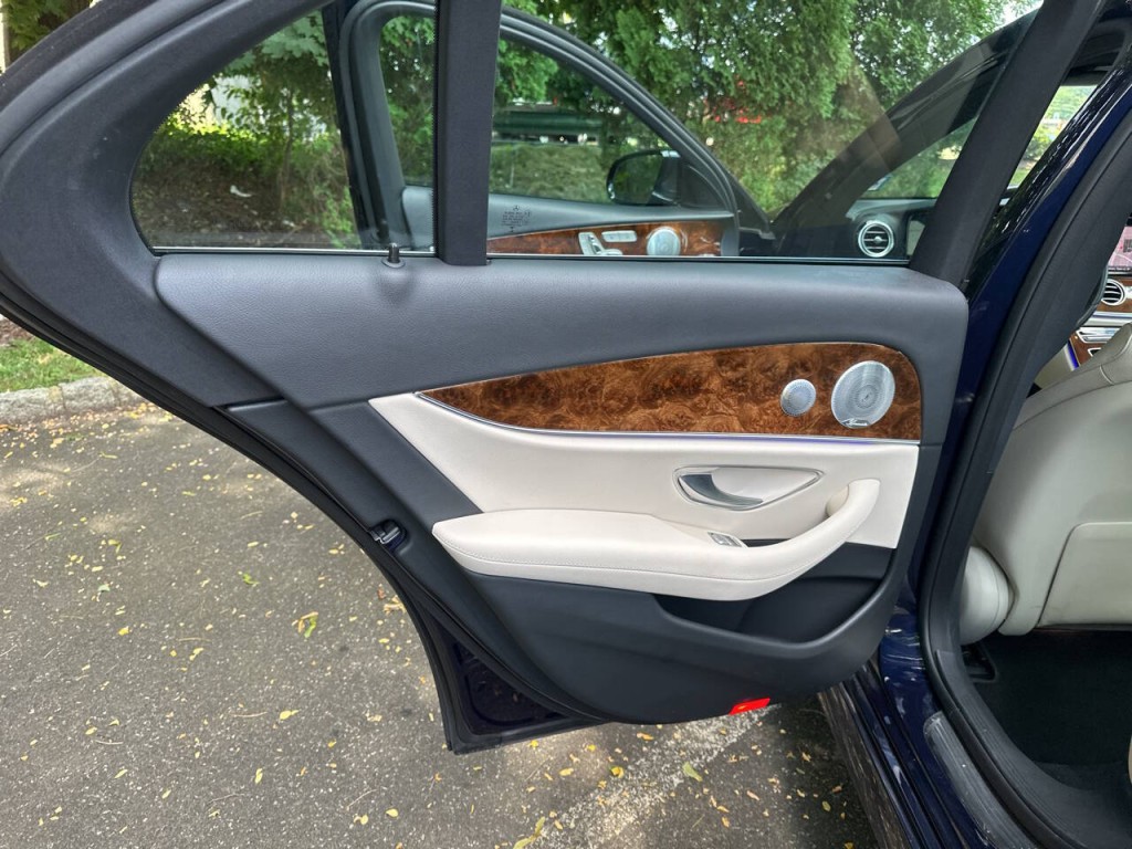2019 Mercedes-Benz E-Class Image 21