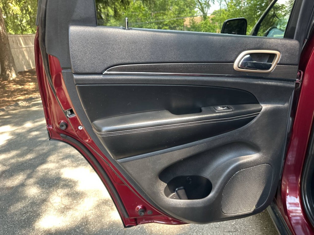 2016 Jeep Grand Cherokee Image 19