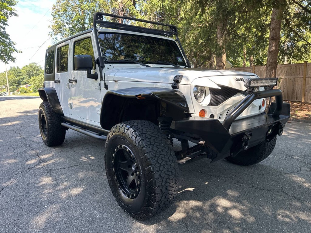 2013 Jeep Wrangler Unlimited Image 2