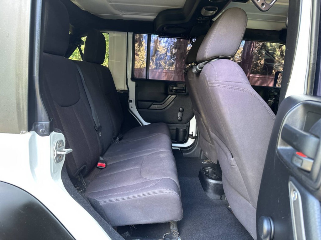 2013 Jeep Wrangler Unlimited Image 25