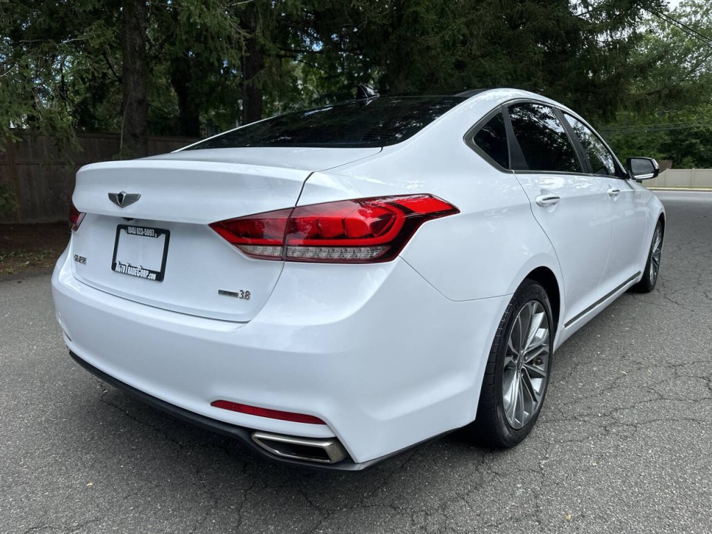 2016 Hyundai Genesis Image 4