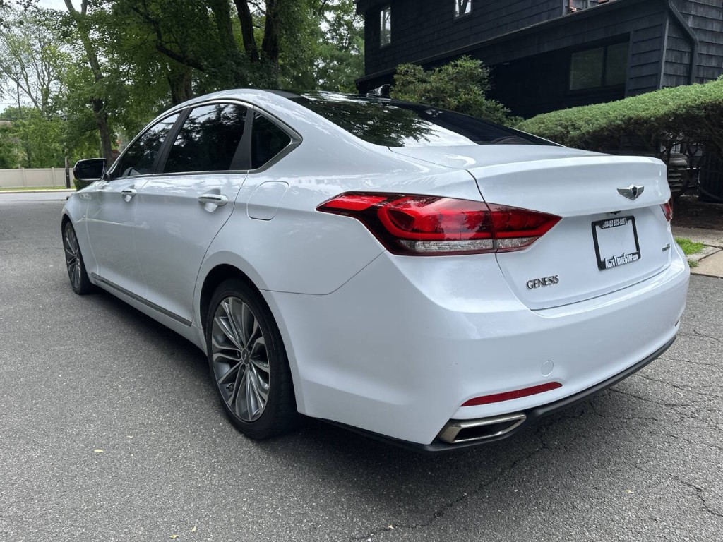 2016 Hyundai Genesis Image 6