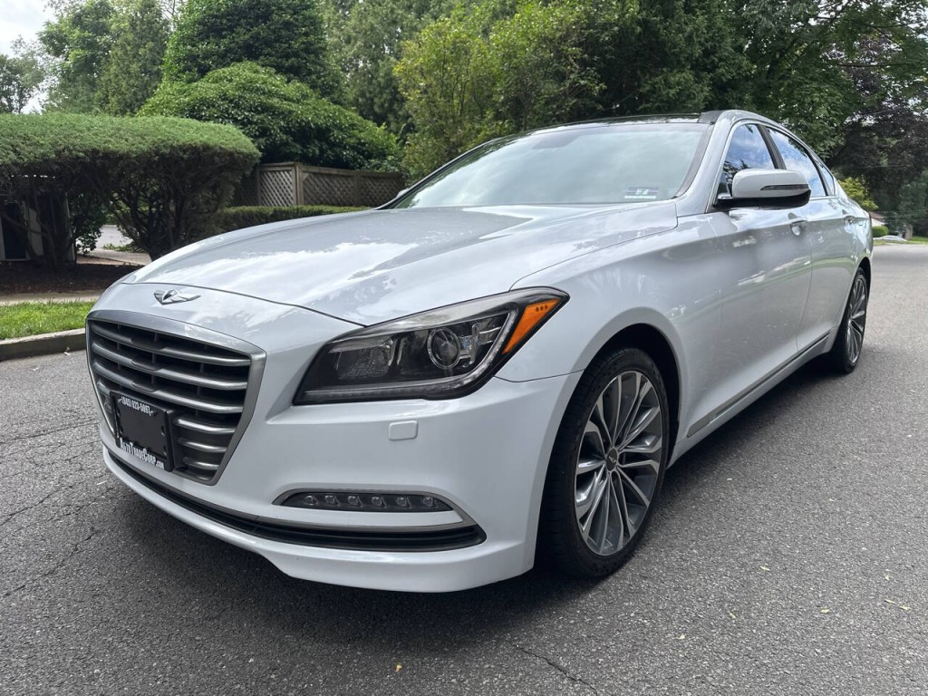 2016 Hyundai Genesis Image 8