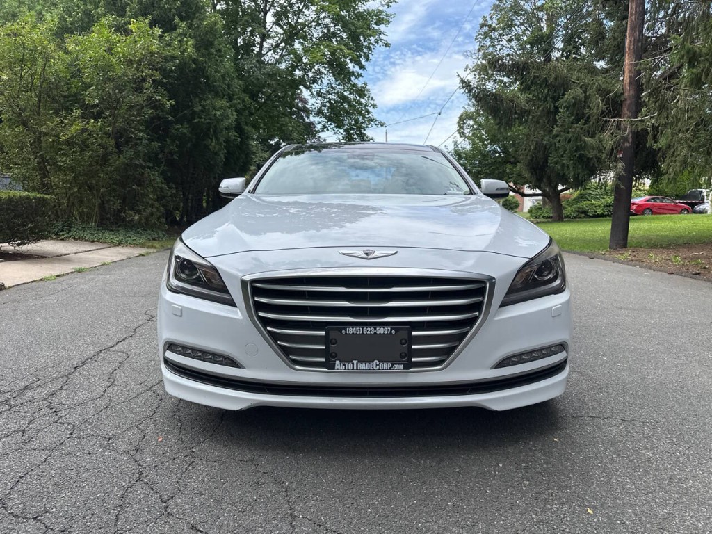 2016 Hyundai Genesis Image 9