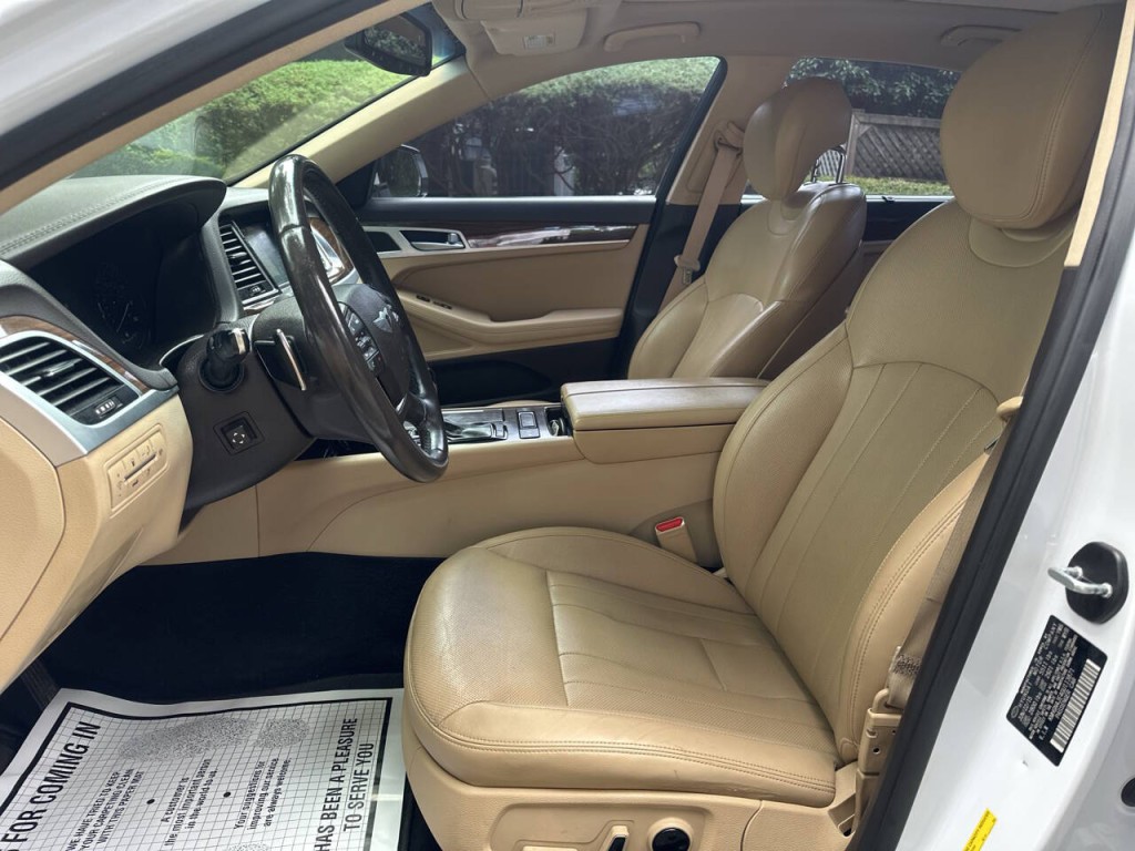 2016 Hyundai Genesis Image 10