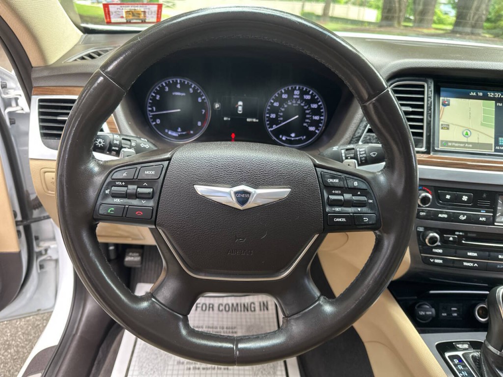 2016 Hyundai Genesis Image 11
