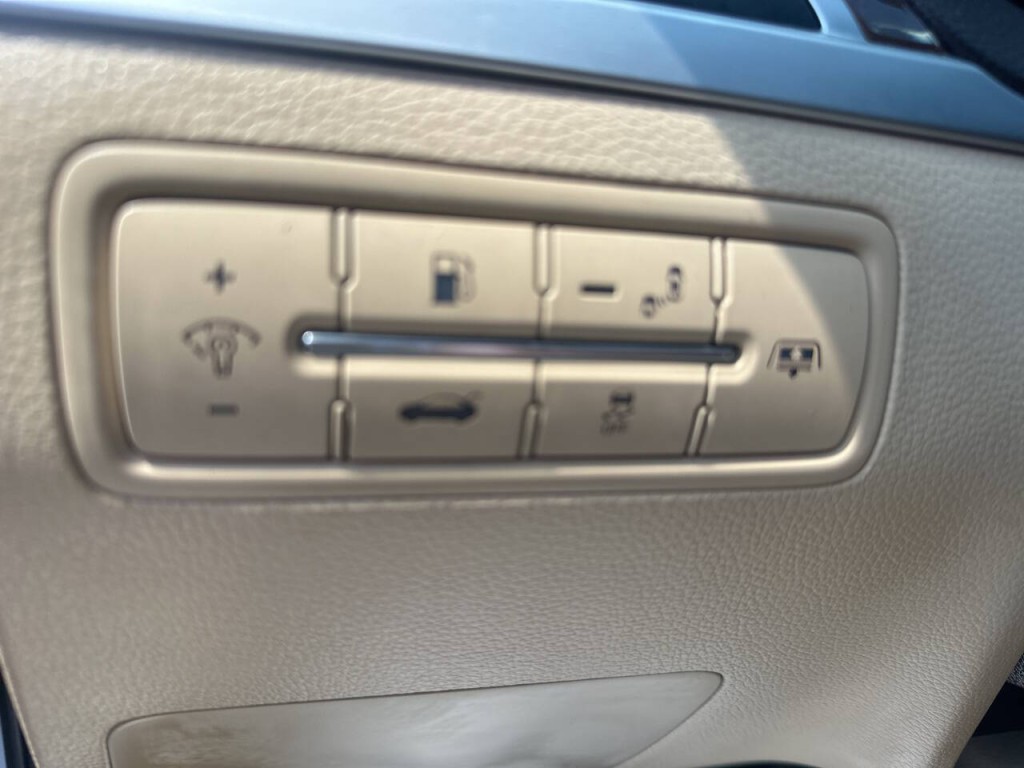 2016 Hyundai Genesis Image 15