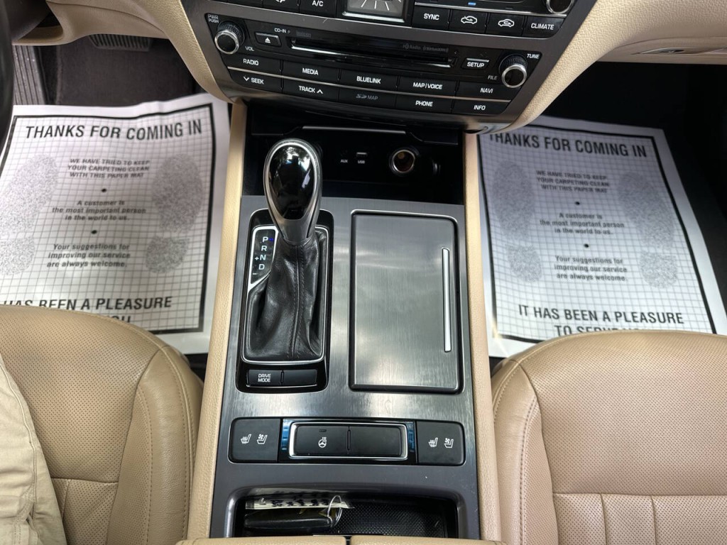 2016 Hyundai Genesis Image 16