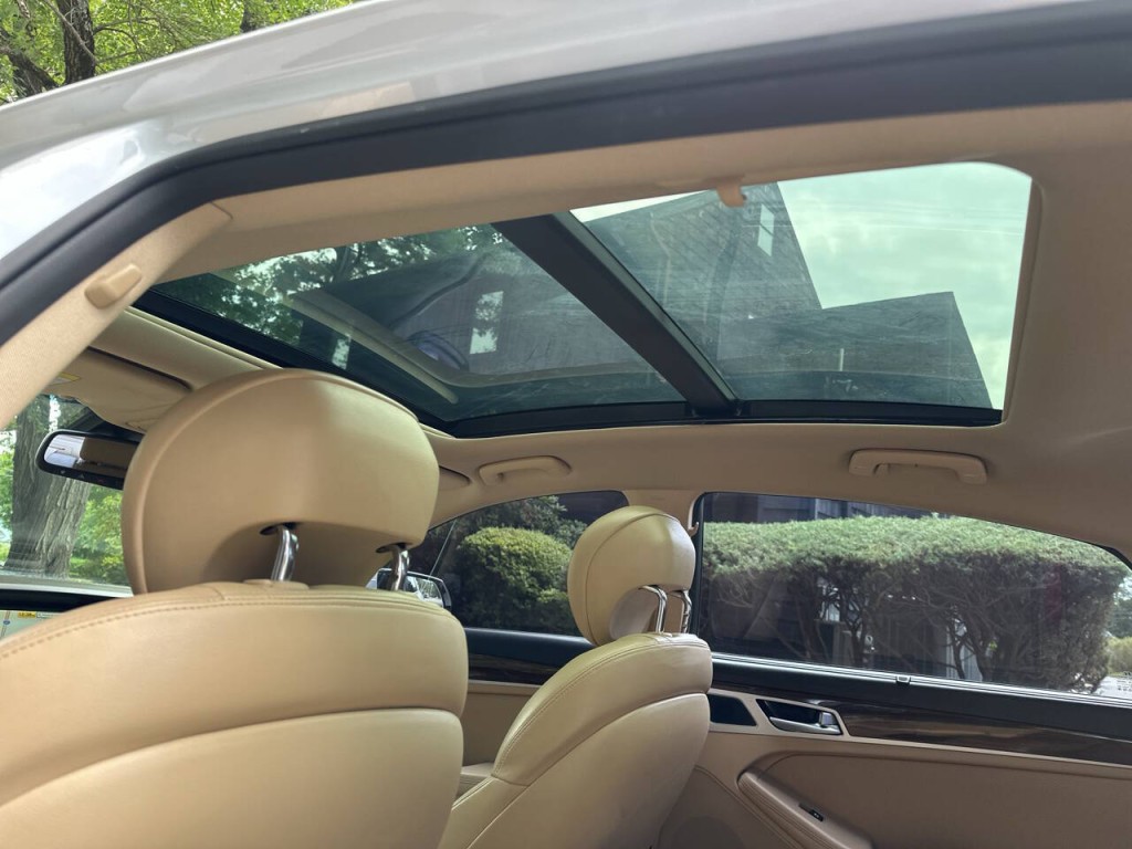 2016 Hyundai Genesis Image 19