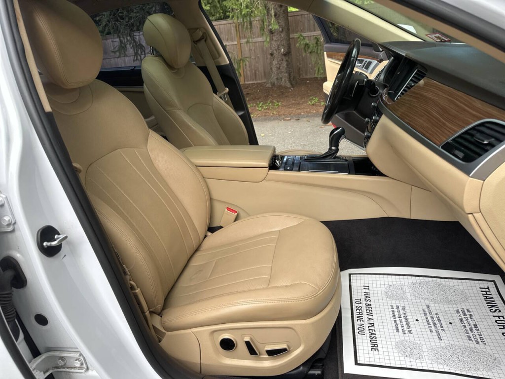 2016 Hyundai Genesis Image 23
