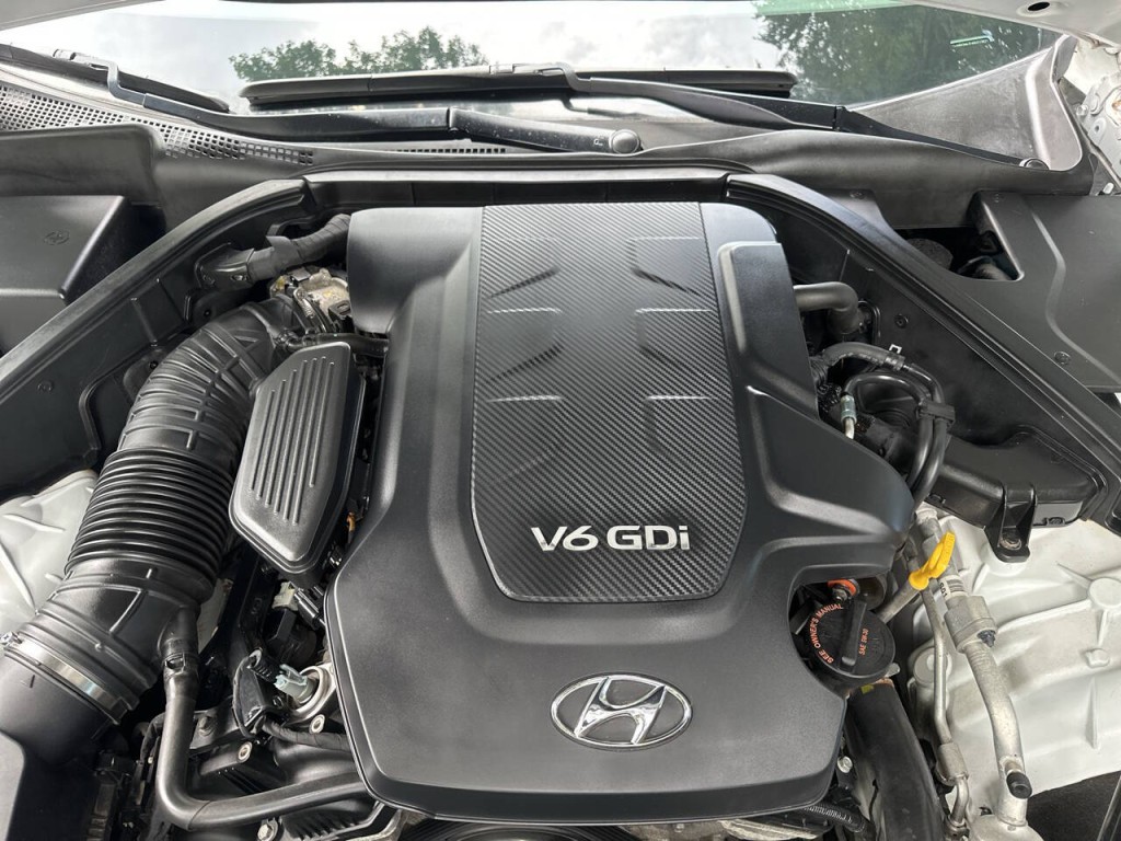 2016 Hyundai Genesis Image 29