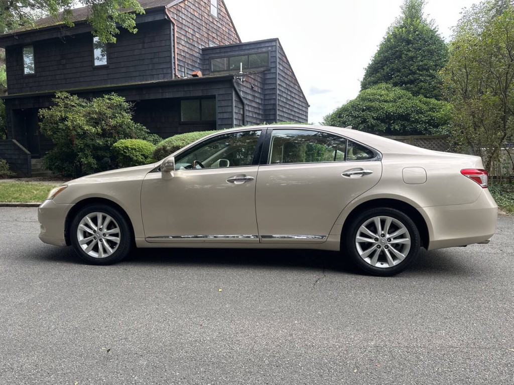 2010 Lexus ES 350 Image 7