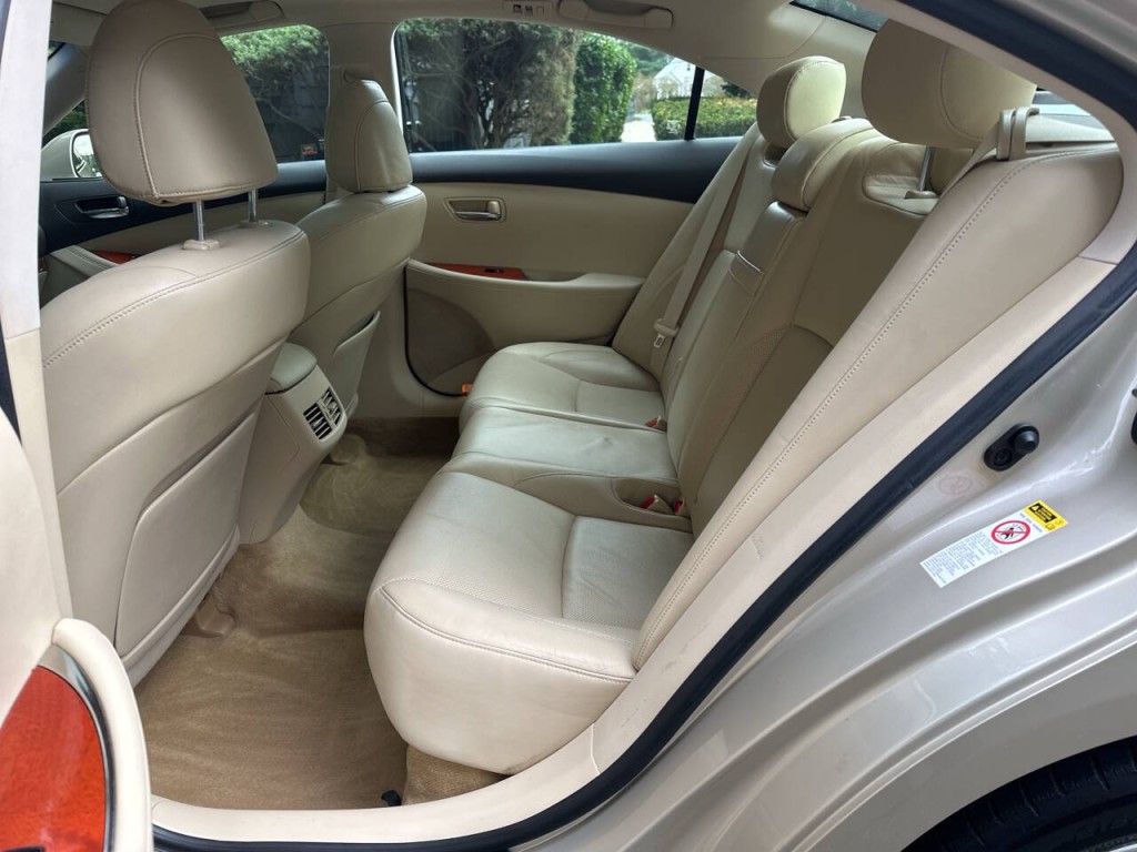2010 Lexus ES 350 Image 17