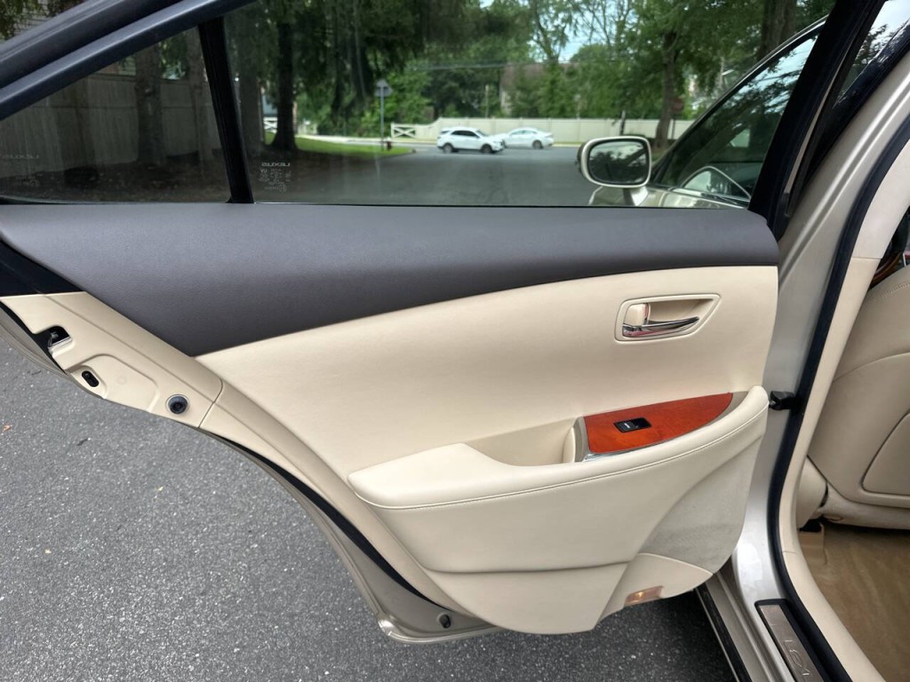 2010 Lexus ES 350 Image 18