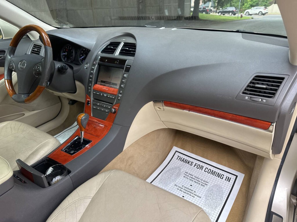 2010 Lexus ES 350 Image 20