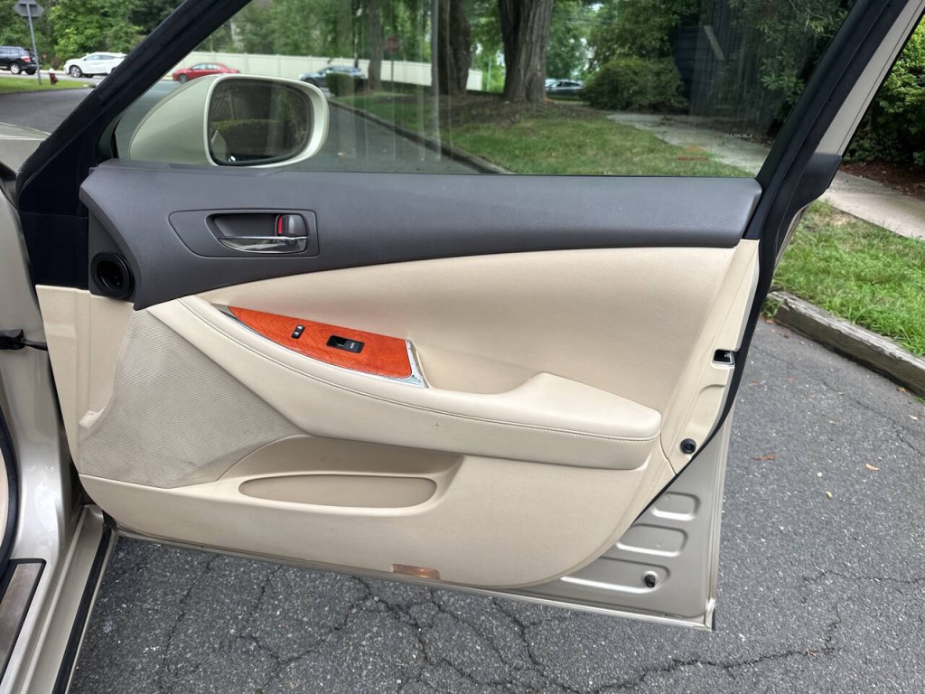 2010 Lexus ES 350 Image 21