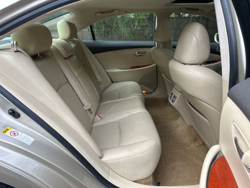 2010 Lexus ES 350 Image 22