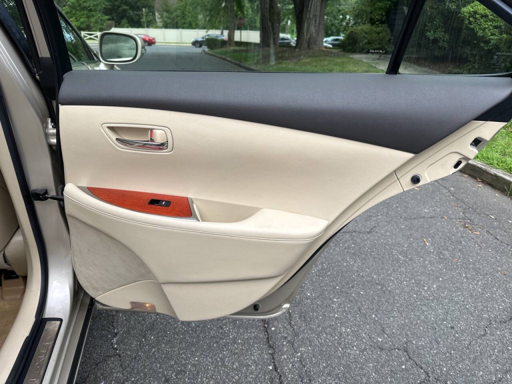 2010 Lexus ES 350 Image 23
